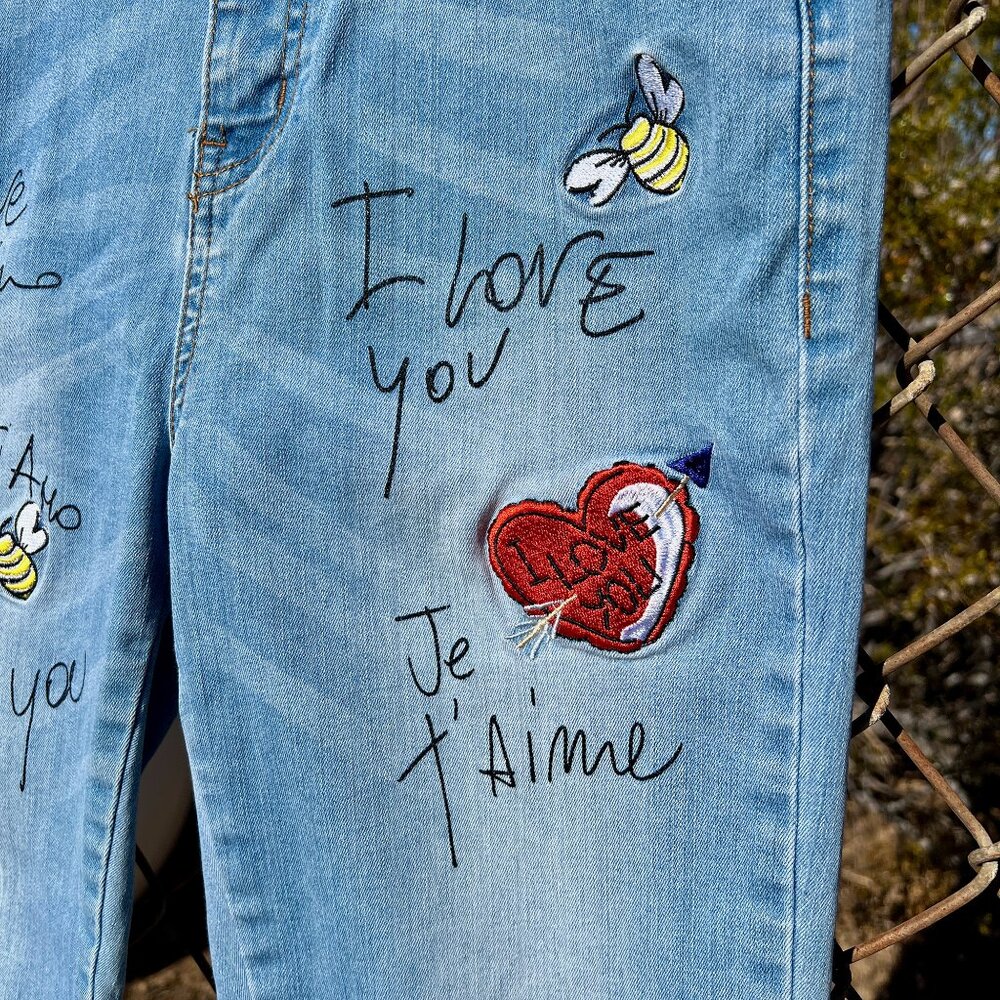Love Moschino Embroidered Boyfriend Jeans, Stretch Straight Leg, Sz 26 Je T'Aime - Picture 3 of 10